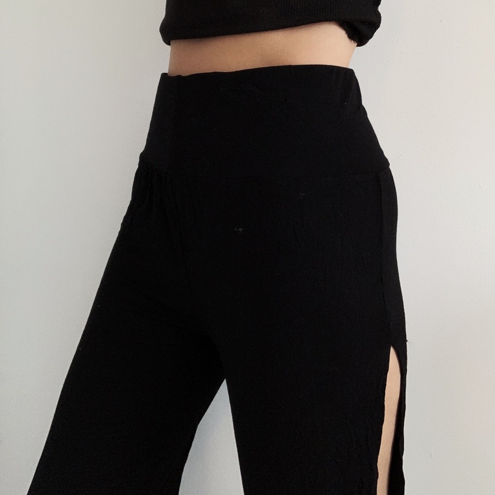 Black yoga pants